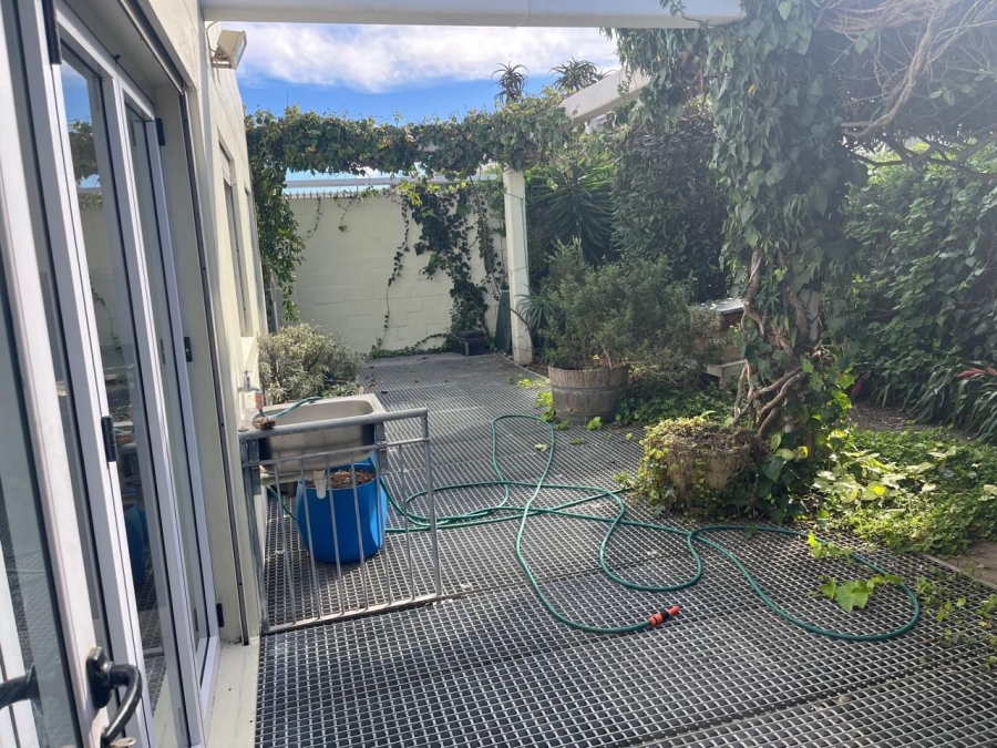 To Let 4 Bedroom Property for Rent in Big Bay Western Cape